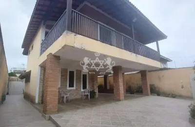 Belissimo sobrado a venda com 03 dorms, sendo 01 suite, edicula, varanda gourmet, garagem para 06 veiculos - bairro do indaia, caraguatatuba - sp.