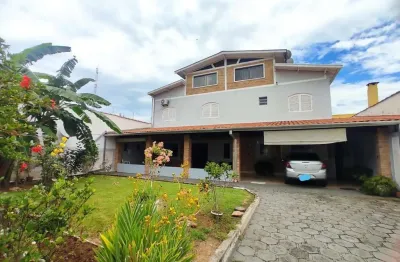 Sobrado a venda, 4 suites, mezanino, 450m2 total, jardim aruan, caraguatatuba, litoral norte de sao paulo