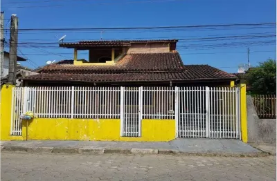Oportunidade de sobrado a venda, 03 dormitorios, sendo 01 suite master, com piscina e sauna, regiao central, estrela d alva, caraguatatuba, sp
