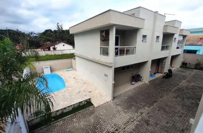 Lindo sobrado a venda, em condominio com piscina, 02 suites, 500 metros da praia massaguacu, caraguatatuba, litoral norte de sao paulo