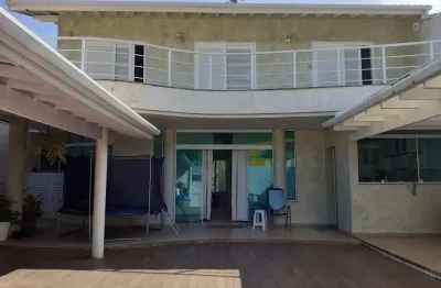 Lindo sobrado a venda, 06 dormitorios, sendo 02 suites, com piscina, regiao central, bairro estrela d alva, caraguatatuba, sp