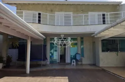 Lindo sobrado a venda, 06 dormitorios, sendo 02 suites, com piscina, regiao central, bairro estrela d alva, caraguatatuba, sp