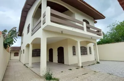 Belissimo sobrado com 03 dormitorios com 01 suite, churrasqueira com fogao a lenha, garagem para 05 automoveis,  pontal de santa marina , caraguatatuba - sp.