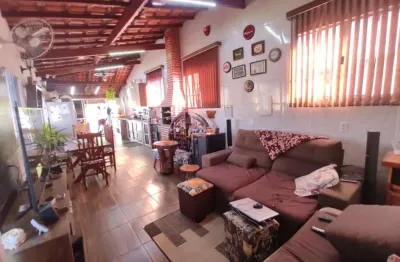 Lindo sobrado a venda, 30m da praia, excelente construcao e acabamento, proximo porto novo, portal das flores, caraguatatuba, sp