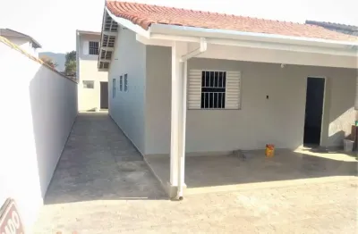 Excelente oportunidade de casa a cerca de 250 metros da praia do sape em ubatuba, casa totalmente reformada e pronta pra morar