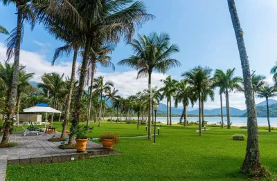 Casa a venda, pe na area, lote amplo em ubatuba. localizacao privilegiada