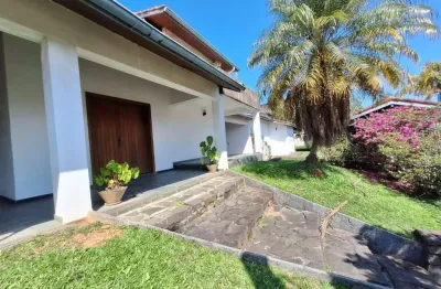 Sobrado a venda proximo a praia localizado excelente  bairro indaia, caraguatatuba, sp