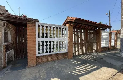 Casa a venda,  02 dormitorios, com piscina, a 400 metros da praia, jardim porto novo, caraguatatuba, litoral norte de sao paulo