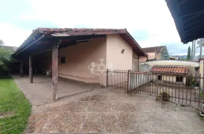 Casa a venda com dois terrenos, total de 720m2, pode ser vendido separadamente, bairro indaia, 600 metros da praia, caraguatatuba, sp