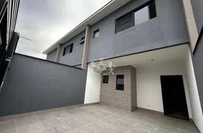 Sobrado novo a venda, com 60m2 de area construida , a 400 metros da praia, com uma sala ampla e 2 suites no bairro  massaguacu, caraguatatuba, sp.