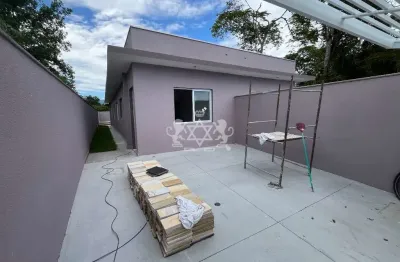 Casa 3 Dormitórios Geminada à Venda, Golfinho, Caraguatatuba, SP