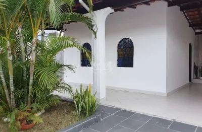 Casa à venda com 4 quartos, reformada, Praia das Palmeiras - Caraguatatuba/SP