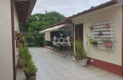 Casa no bairro Palmeiras, 5 quartos,2 suítes, 3 vagas de garagem, cozinha americana, espaço gourmet, 164,00mts de área contruída, com acesso ao rio Juqueriquerê para lanchas