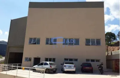 Galpão 1.350 m² com doca e pé direito 10 m – santana de parnaíba