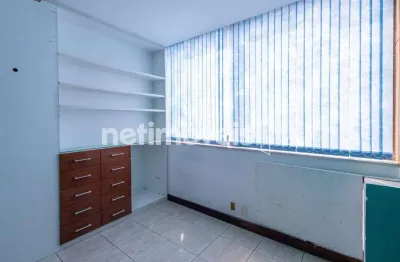 Sala comercial para alugar na Avenida Tancredo Neves, Caminho das Árvores, Salvador