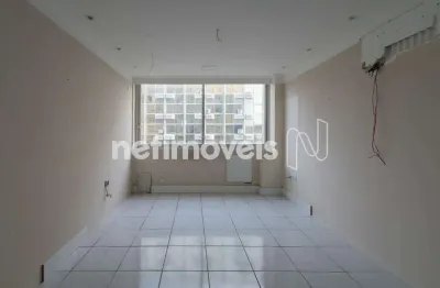 Sala comercial para alugar na Avenida Tancredo Neves, 274, Caminho das Árvores, Salvador