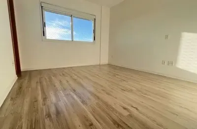 Apartamento semimobiliado com 03 dormitórios no bairro madureira