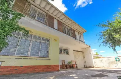 Casa para venda  no bairro três figueiras em porto alegre