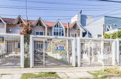 Casa com 2 quartos à venda na Rua Heitor Kramer, 324, Guarujá, Porto Alegre