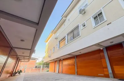 Casa em condomínio para venda  no bairro vila ipiranga em porto alegre