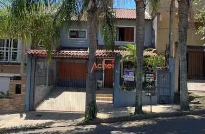 Casa ampla  semi mobiliada de3 quartos,suite,4 vagas churrasqueira e área de lazer no guarujá oportunidade em terreno 10x30 c/ pátio na frente e atrás
