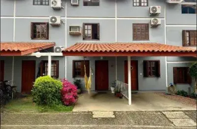 Casa em condomínio fechado com 94m2, 3 dormitórios no bairro Camaquã.
