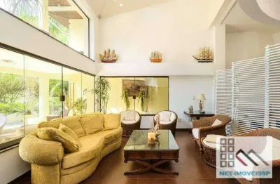 Casa em condomínio 5 dormitórios (700m²), 5 suítes, 5 vagas, varanda, quintal charmoso. uma pérola no brooklin