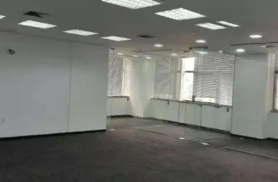Conjunto comercial (188,32m²), 5 banheiros, reformado, 4 vagas. ao lado da estação berrini da cptm