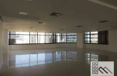 Conjunto comercial (3.520m²), 7 banheiros, 10 vagas. ao lado do shopping d&d