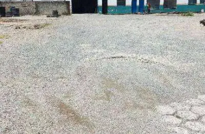 Galpão comercial/industrial (1500m²), 3 banheiros, 4 vagas. região central de atibaia