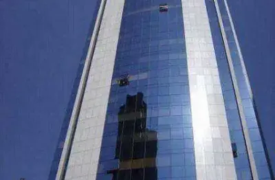 Conjunto comercial unificado (136m²), 2 suítes, 8 vagas. no coração do itaim bibi