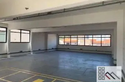 Galpão comercial novo (371m²), 2 banheiros, 3 pavimentos, 4 vagas.