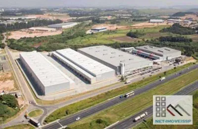 Galpão logístico com renda imediata (1.438m²), 6 banheiros, 9 vagas. ao lado da rodovia bandeirantes em jundiaí
