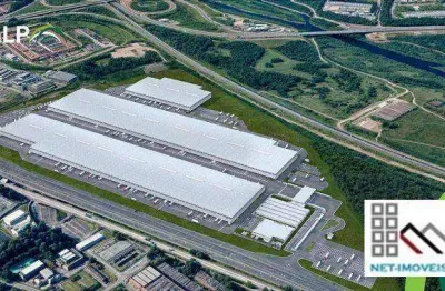 Galpão logístico (106.499,41m²), 12 banheiros, 242 vagas. é um dos maiores parques logísticos