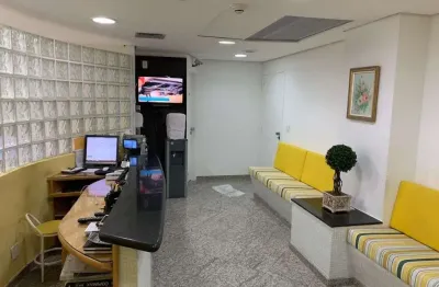 Conjunto comercial (126m²), 2 banheiros, 3 vagas. a 300 metros da estação moema do metrô