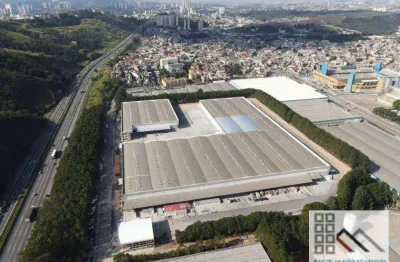 Galpão (8.595m²), 12 banheiros, 21 vagas. ao lado da rodovia castelo branco