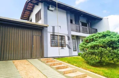 Excelente casa com 3 suítes, piscina e edícula ? 245m² de conforto