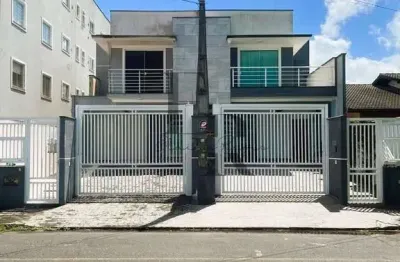 Sobrado geminado no jardim sofia: 3 quartos, piscina, churrasqueira e 4 vagas de garagem! uma oportunidade única em joinville-sc!