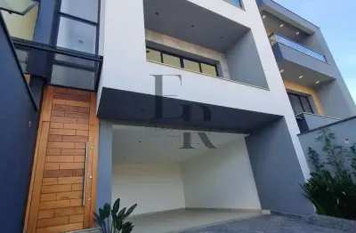 Geminado tríplex de 177m² | acabamento impecável | suíte com closet | design sofisticado | duas demi suíte