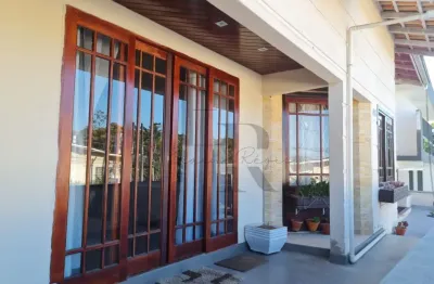 Casa plana averbada costa e silva: 1 suíte + 2 quartos | área gourmet | piscina e mais! venha conhecer!
