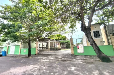 Casa em condomínio na lagoa redonda com 03 quartos, sendo 02 suítes.