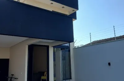 Casa alto padrão / 3 quartos com suítes, sendo o quarto principal com closet  • terreno medindo 449m