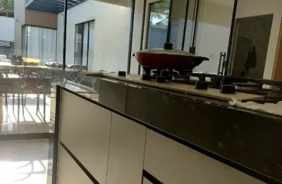 Cidade de nerópolis/centro   -3 quartos com suítes, sendo o quarto principal com closet  • terreno medindo 449m