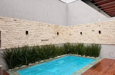 Casa no Parque Brasília / piscina  Conforto, sofisticação e lazer em um só endereço.  Térrea   Lote 300m²  220m² de área construída
