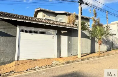 Casa com 3 suítes sendo 1 suíte no térreo, são 230 metros de construção