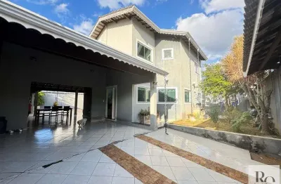 Casa com 3 suítes sendo 1 suíte no térreo, são 230 metros de construção