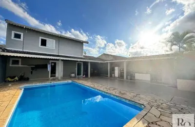 Casa com 3 suítes sendo 1 suíte no térreo, são 230 metros de construção