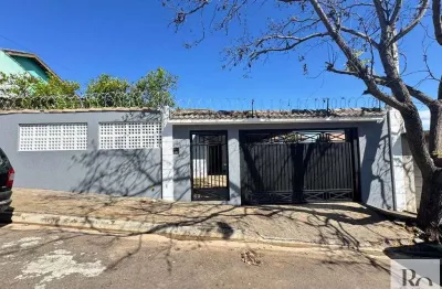 Casa térrea com cara de chácara ideal para quem busca sossego dentro da cidade