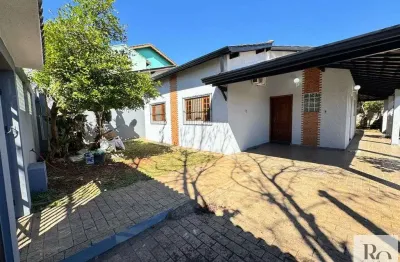 Casa térrea com cara de chácara ideal para quem busca sossego dentro da cidade