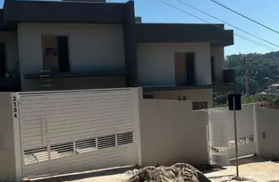 Casa recém construída em fase final de acabamento, somente uma disponível